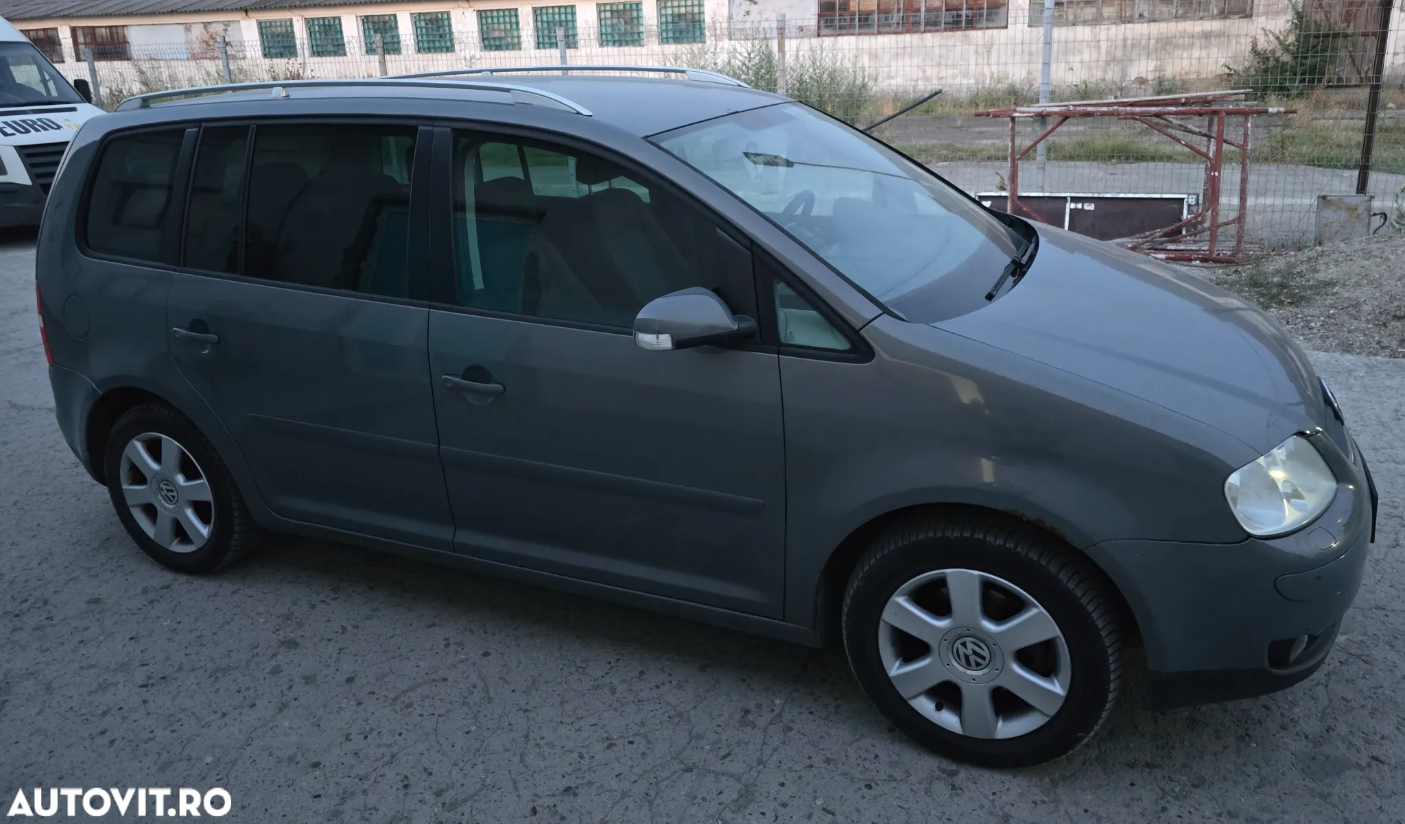 Volkswagen Touran 1.9TDI Highline DSG - 19