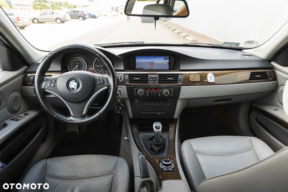 BMW Seria 3 320d - 22
