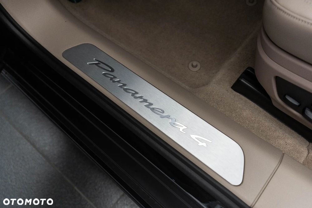 Porsche Panamera 4 E-Hybrid PHEV - 30