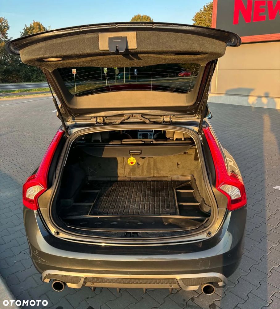 Volvo V60 D3 R-Design - 6