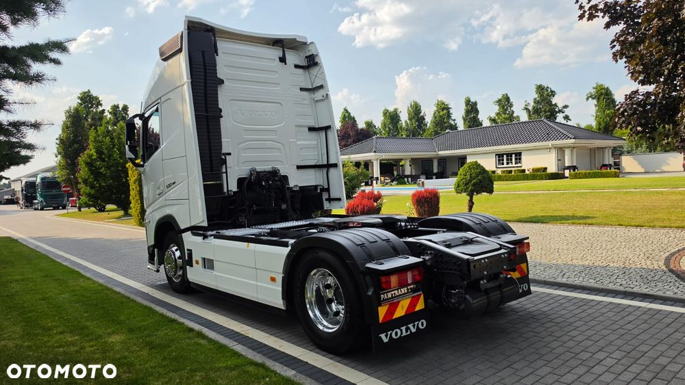 Volvo ///FH///500///2023/// GLOBETROTTER///XXL///FULLLED/// VIRTUAL COCPIT///KLIMATYZACJA POSTOJOWA///ALUFELGI///RADARY/// KAMERA///WYŚWIETLACZ OBCIĄŻENIA/// ZABUDOWY MIĘDZYOSIOWE/// STAN BARDZO DOBRY - 7