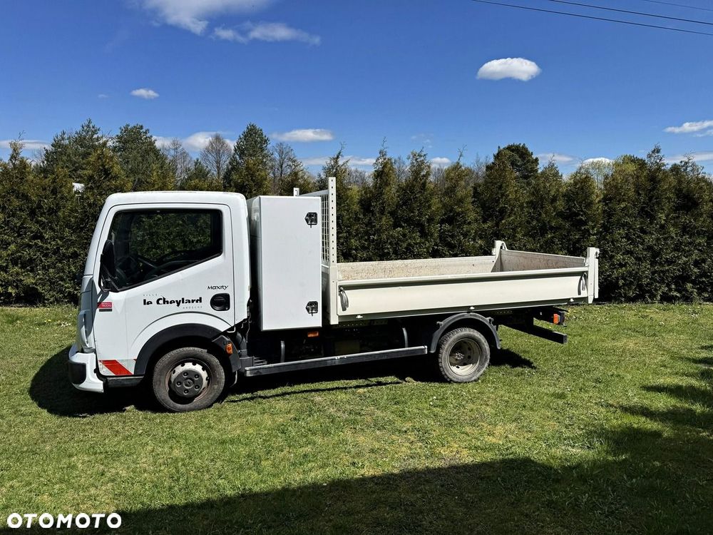 Renault Maxity - 4