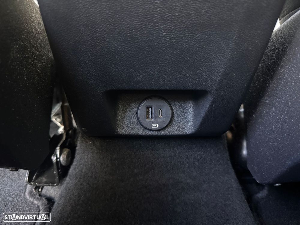 Ford Focus 1.0 EcoBoost MHEV ST-Line X - 24