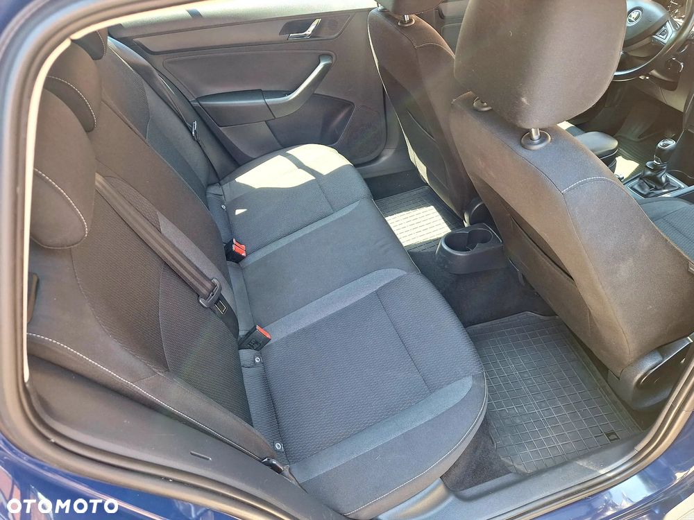 Skoda RAPID 1.6 TDI DPF Ambition - 16