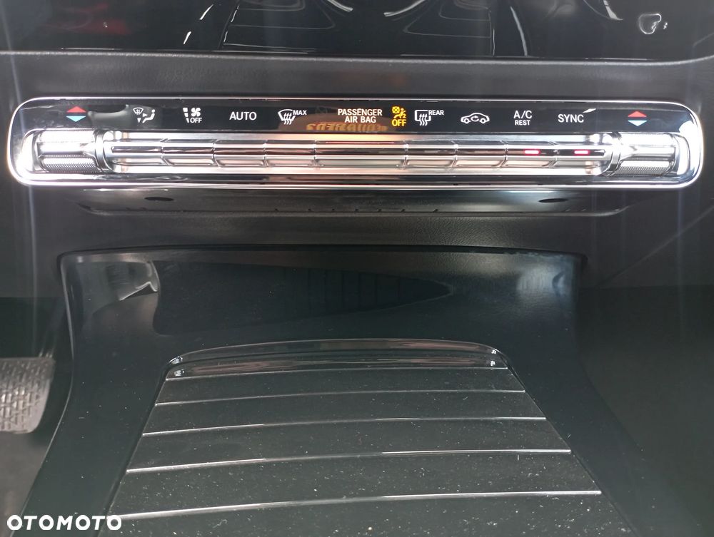 Mercedes-Benz Klasa A 200 7G-DCT - 16