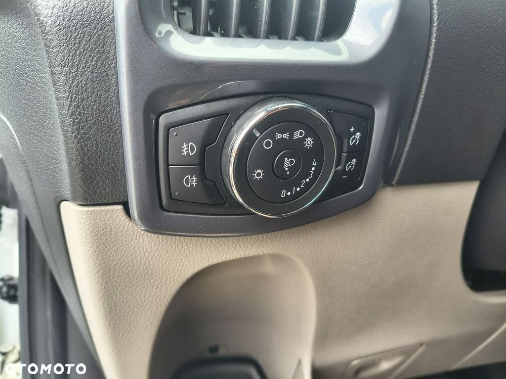 Ford Tourneo Custom - 13