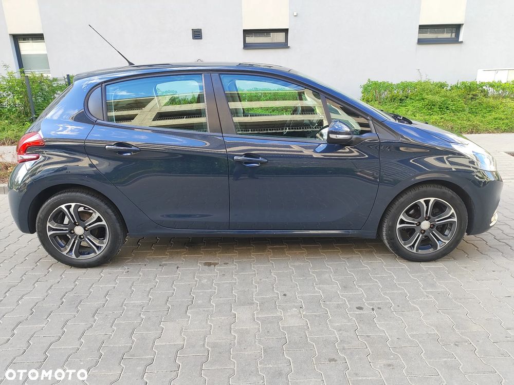 Peugeot 208 - 5