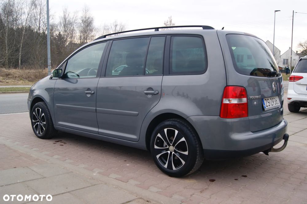 Volkswagen Touran 2.0 TDI Highline - 6