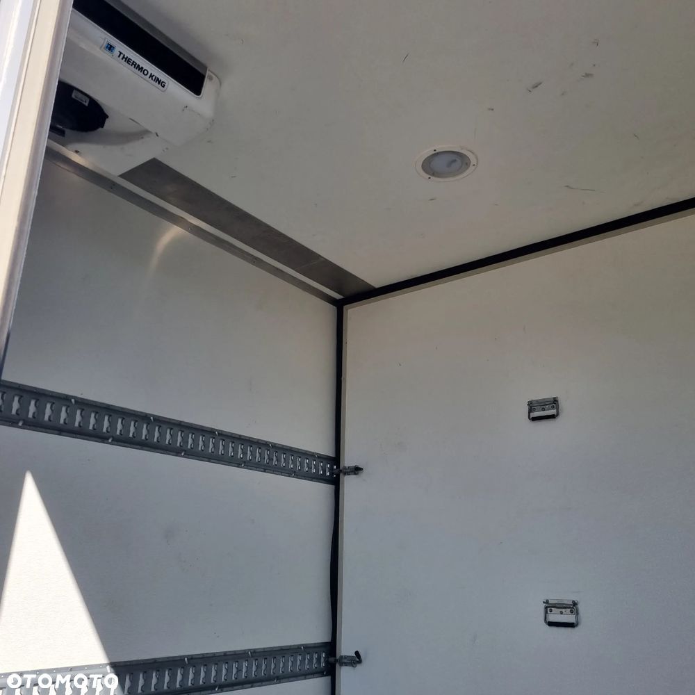 Mercedes-Benz Sprinter - 12