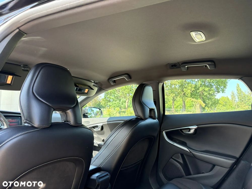 Volvo V40 D2 Drive-E R-Design Momentum - 17