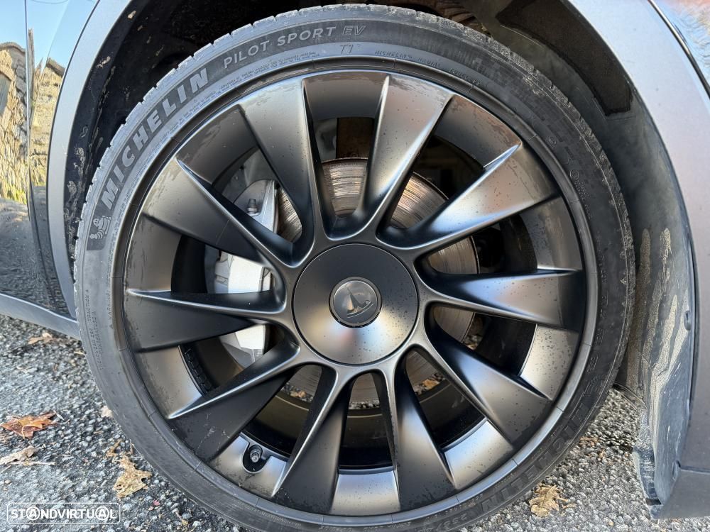 Tesla Model Y Long Range Dual Motor AWD - 3