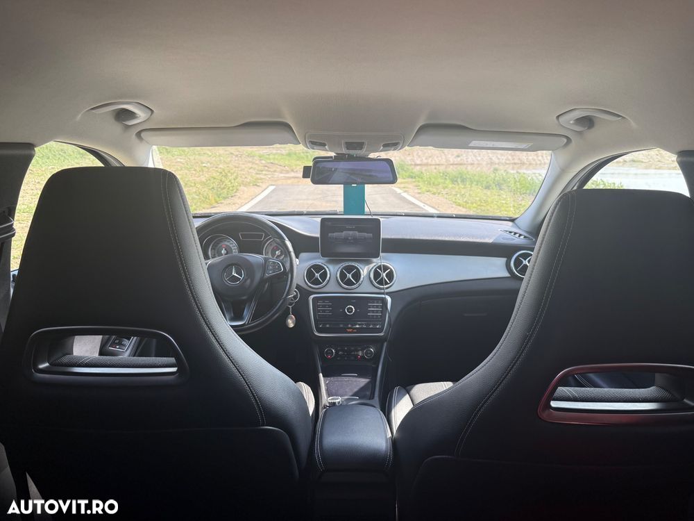 Mercedes-Benz GLA 200 d 4MATIC Aut. - 12
