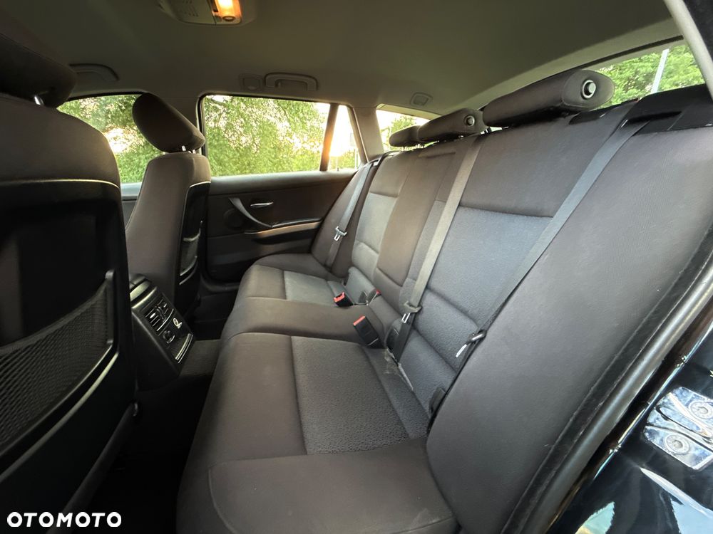 BMW Seria 3 320i - 17