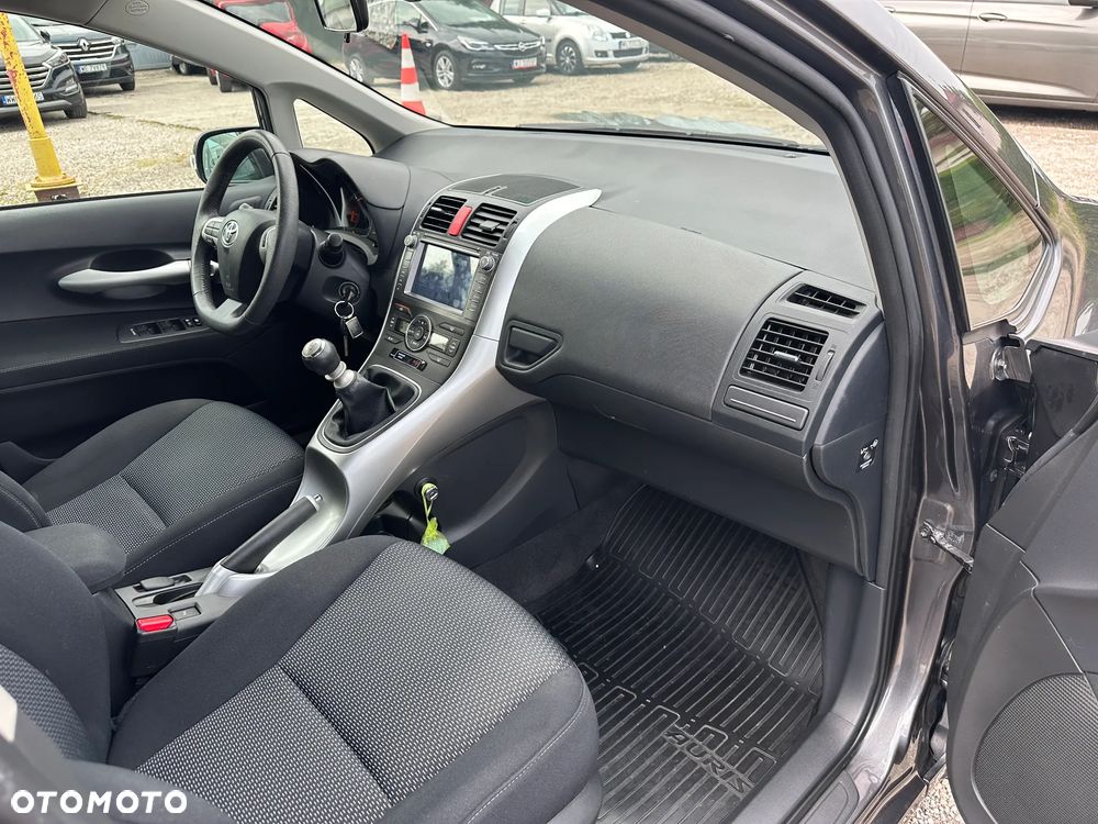 Toyota Auris - 25