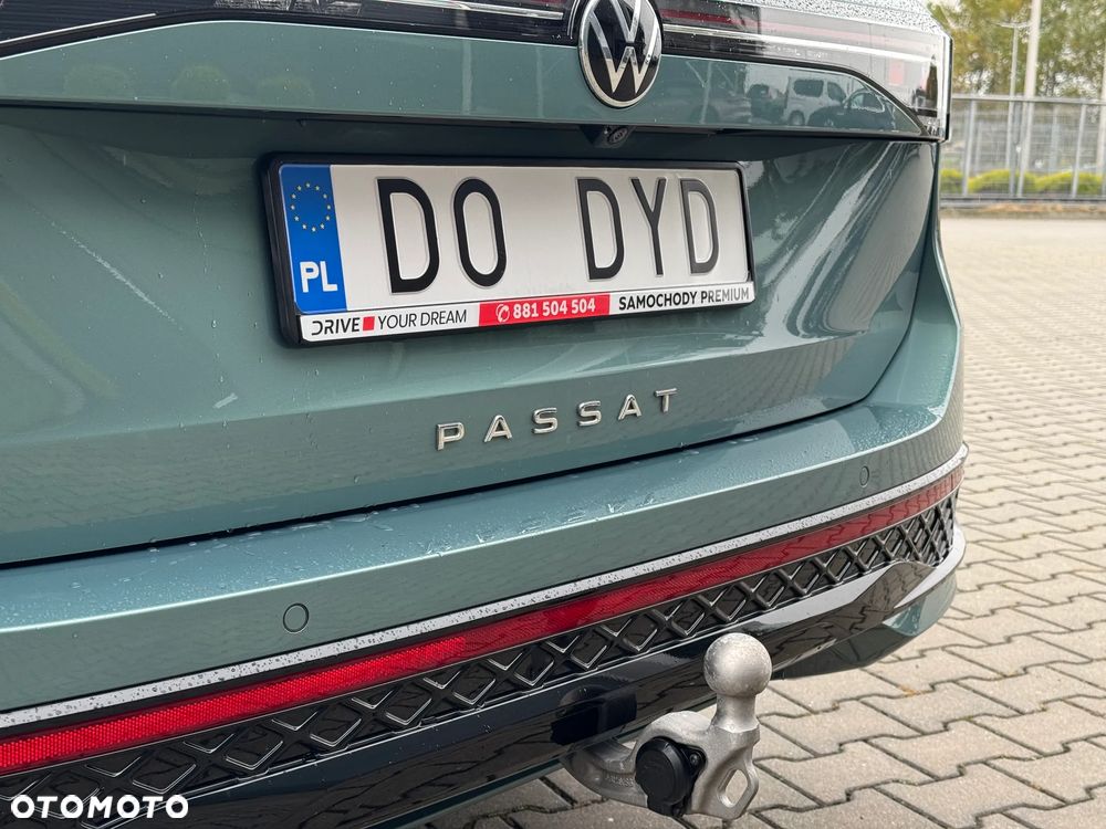 Volkswagen Passat Variant 2.0 TDI SCR DSG R-Line - 24