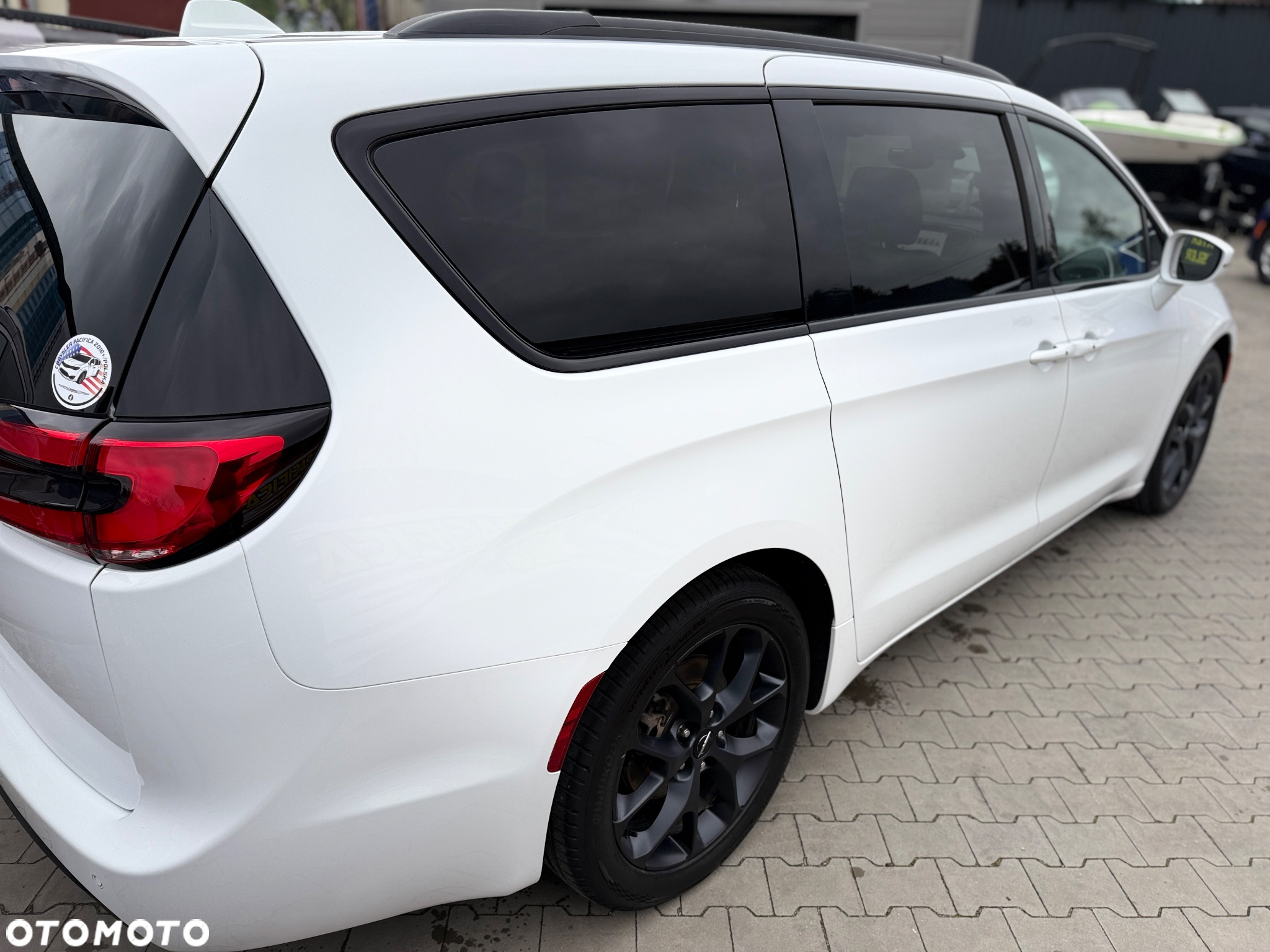 Chrysler Pacifica - 15