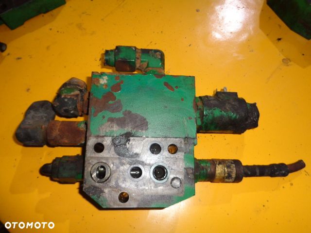 Sekcja blok hydrauliczny John Deere 5615F - 13