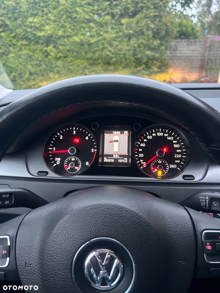 Volkswagen Passat 2.0 TDI Comfortline - 12