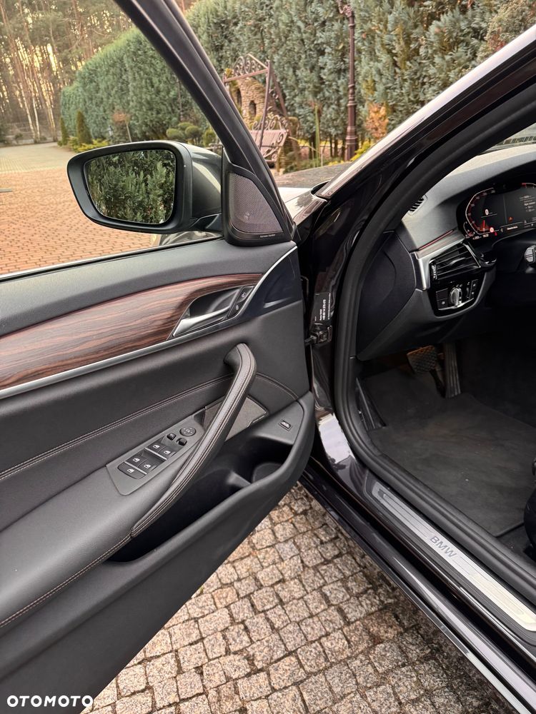 BMW Seria 5 520d xDrive - 10