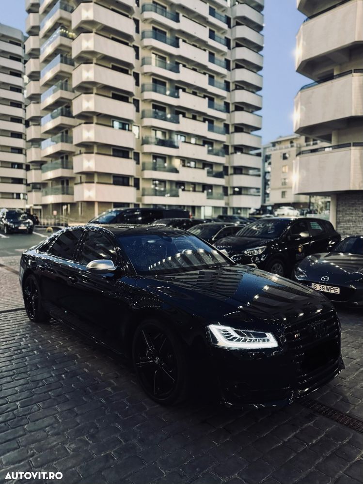 Audi S8 - 8