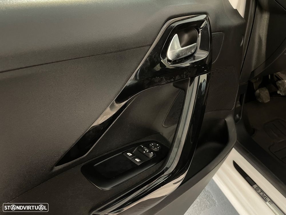 Peugeot 208 82 PureTech Style - 6