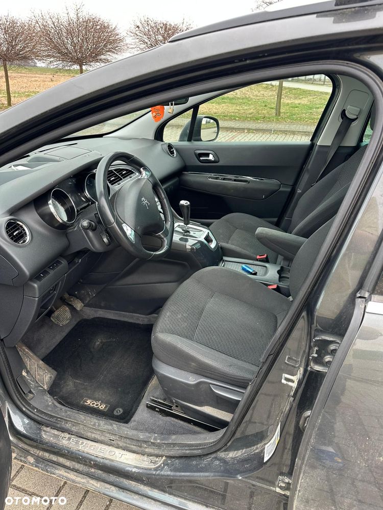 Peugeot 5008 - 8