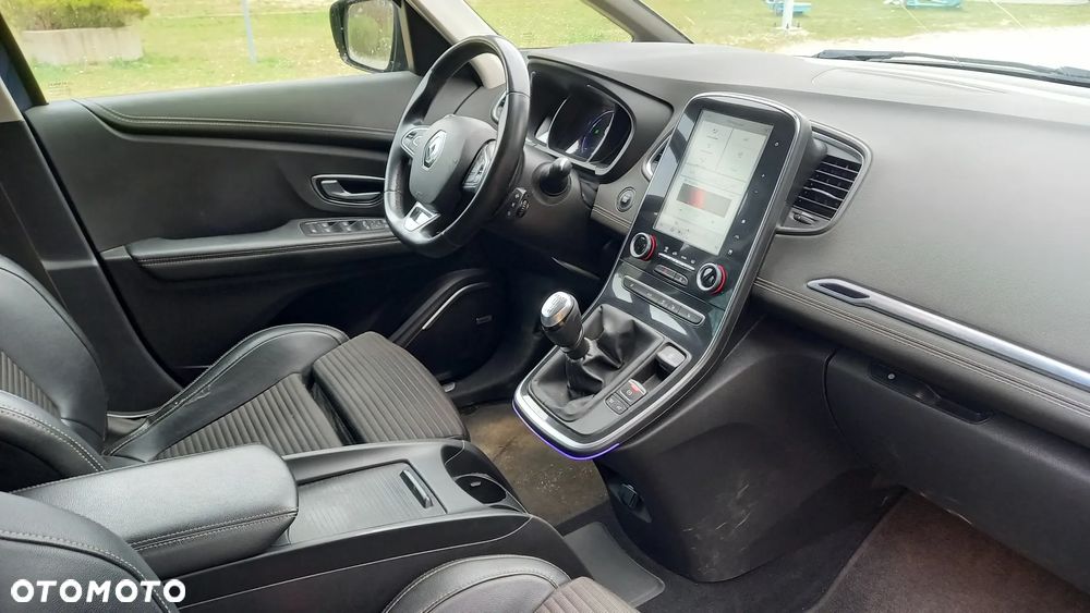 Renault Grand Scenic - 11