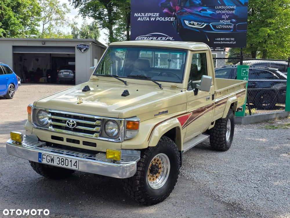 Toyota Land Cruiser - 2