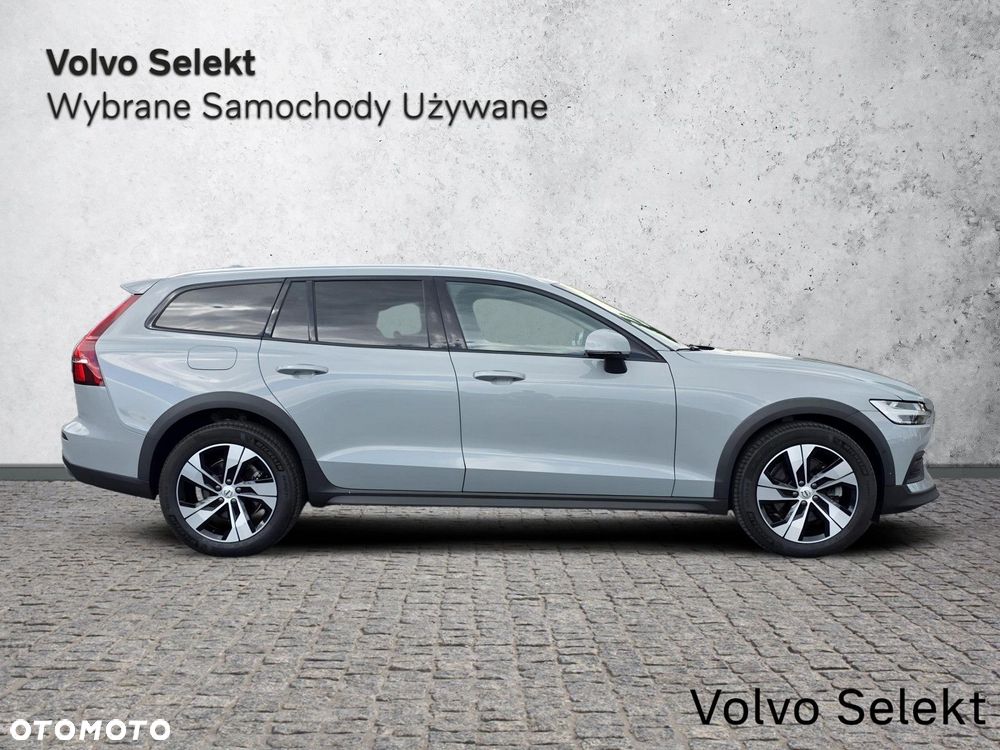 Volvo V60 Cross Country - 10