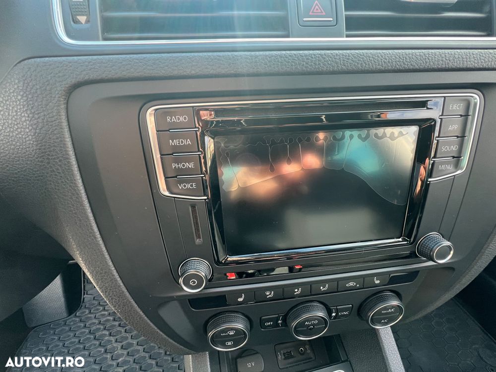 Volkswagen Jetta 1.2 TSI Comfortline - 18