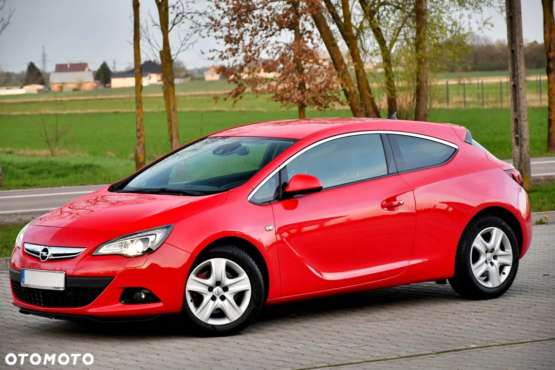 Opel Astra III GTC 1.6 T Cosmo - 13