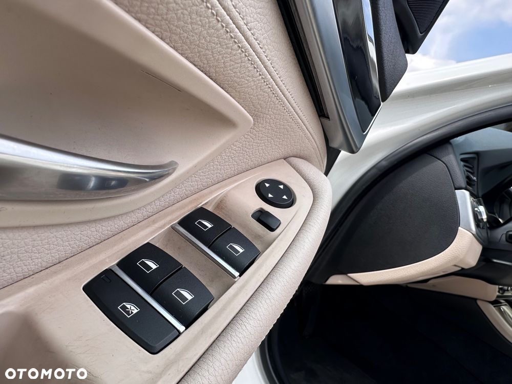 BMW Seria 5 520d Luxury Line - 31