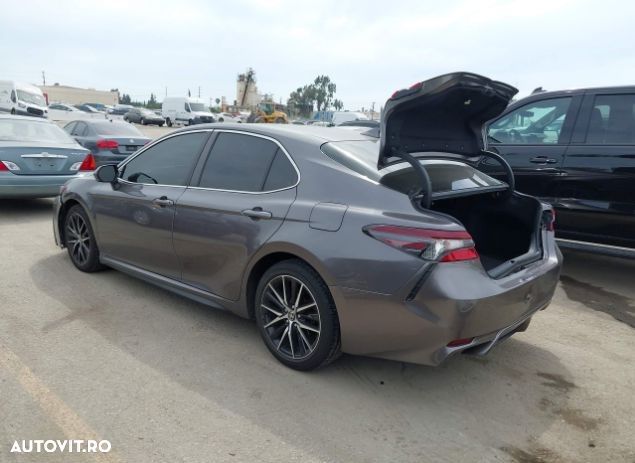 Toyota Camry 2.5 HEV Luxury - 3