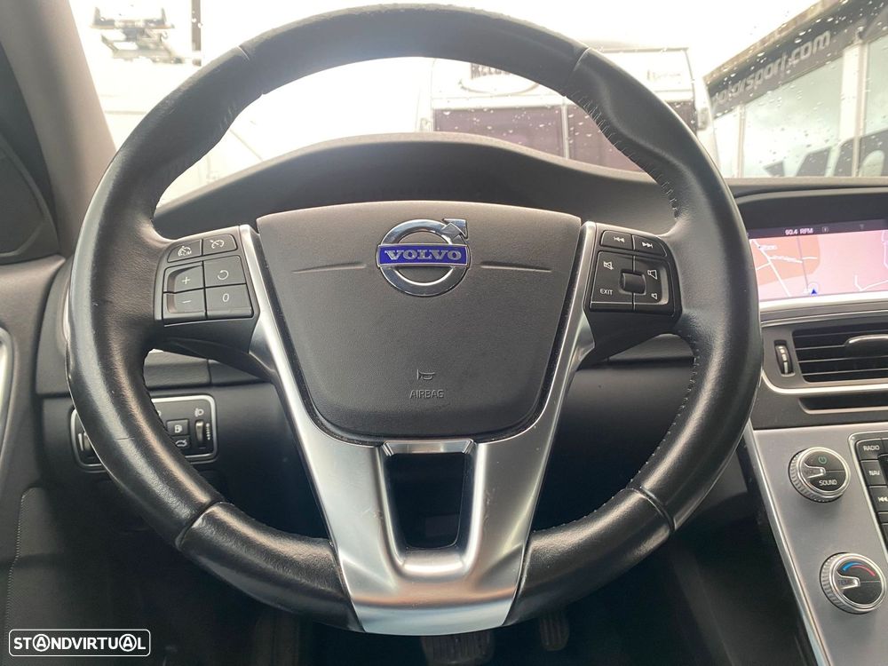 Volvo V60 Cross Country 2.0 D4 Momentum Geartronic - 16