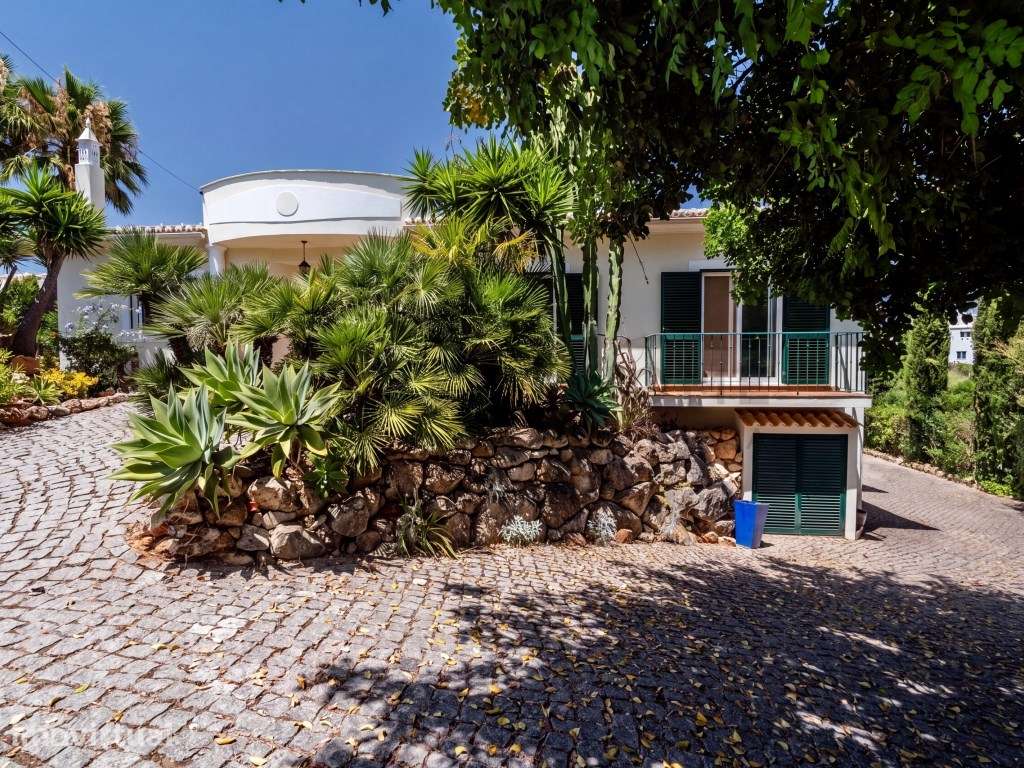 Moradia T3 Renovada com Piscina e Jardins Privados, a Dois Passos d... - Grande imagem: 4/47