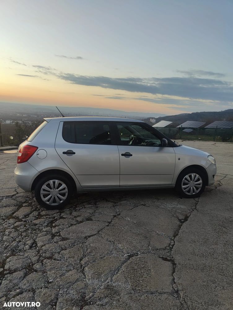 Skoda Fabia 1.2 HTP Ambiente - 10