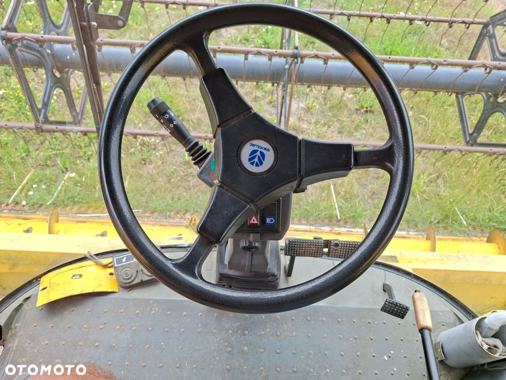 New Holland Tx 68 - 17