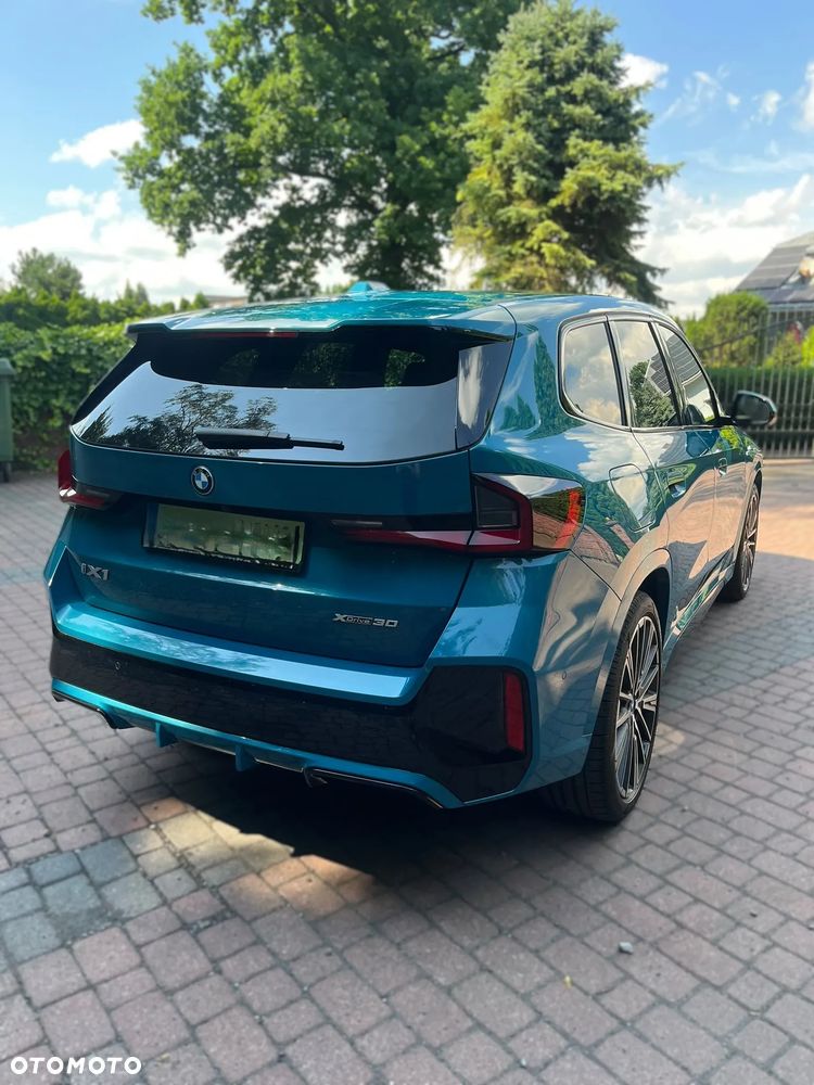 BMW iX1 xDrive30 M Sportpaket - 8