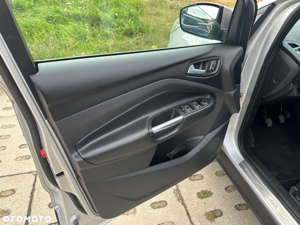 Ford Kuga 2.0 TDCi 2x4 Titanium - 17