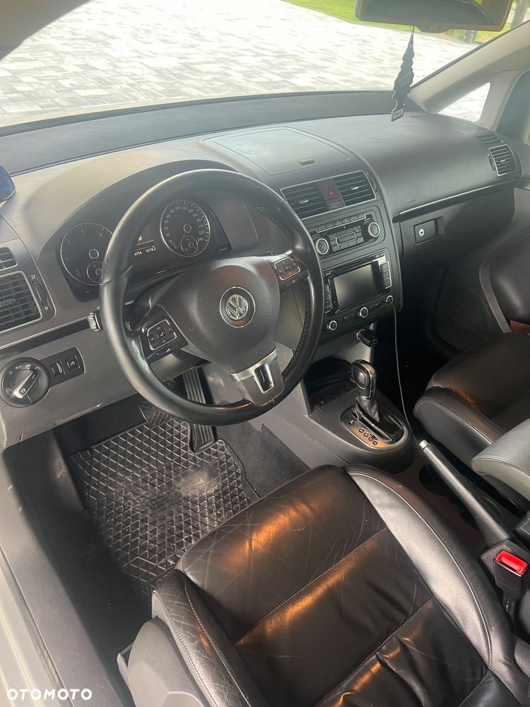 Volkswagen Touran 2.0 TDI DPF BlueMotion Technology DSG STYLE - 8