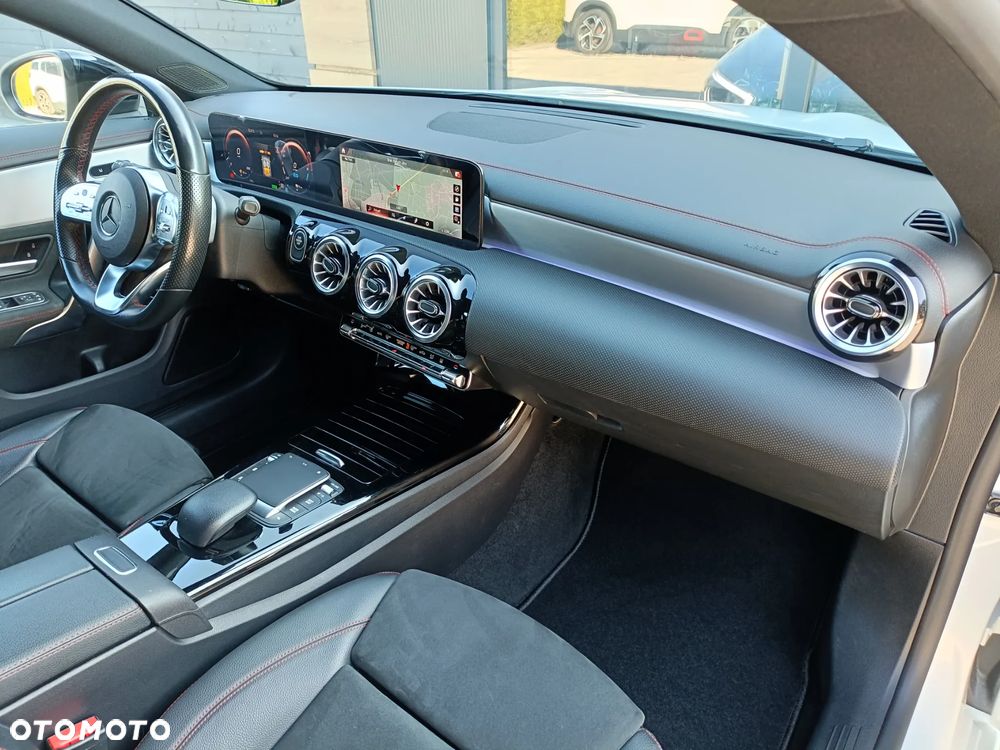 Mercedes-Benz CLA - 16