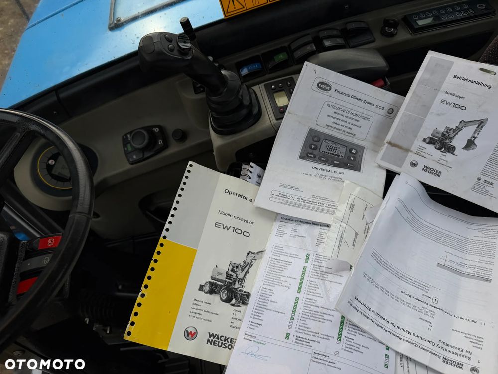 Wacker Neuson EW100 Koparka Kołowa 11 ton. NISKI PRZEBIEG.  3x łamane Ramię. Klima. Pompa ON. 2 Łyżki. Dodatkowe 3 sekcje Hydrauliczne. z upadłośći Norweskiej. Maszyna Jak Nowa z salonu! 2799 mtg. PERKINS silnik 130km. STABILIZATORY Klima. DEKRA 2026r. Książka serwisowa. Szybkozłącze Hydr. Skrętne ramie. Ani deka luzów i wycieków. Pełny Oryginał. Nie picowana na sprzedaż. OKAZJA - 12