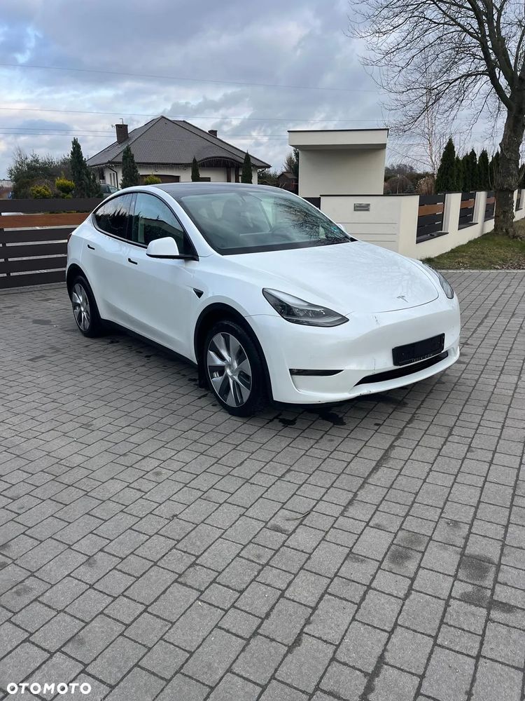 Tesla Model Y - 3