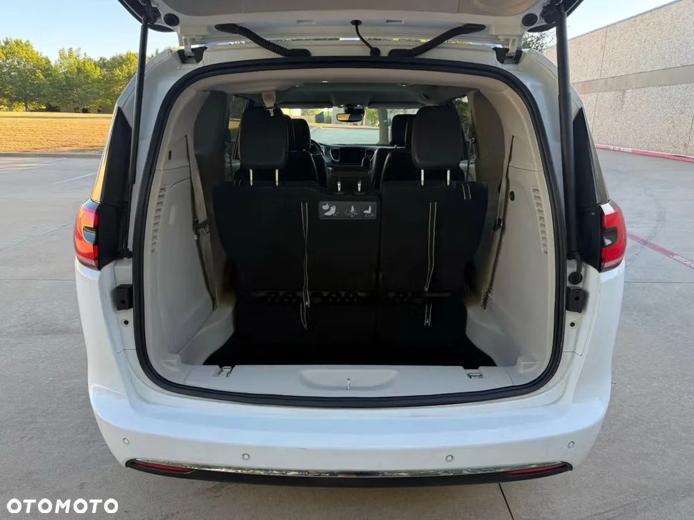 Chrysler Pacifica - 6