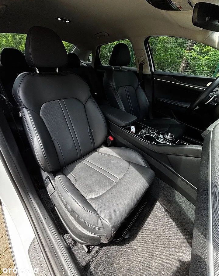 Kia K5 - 12