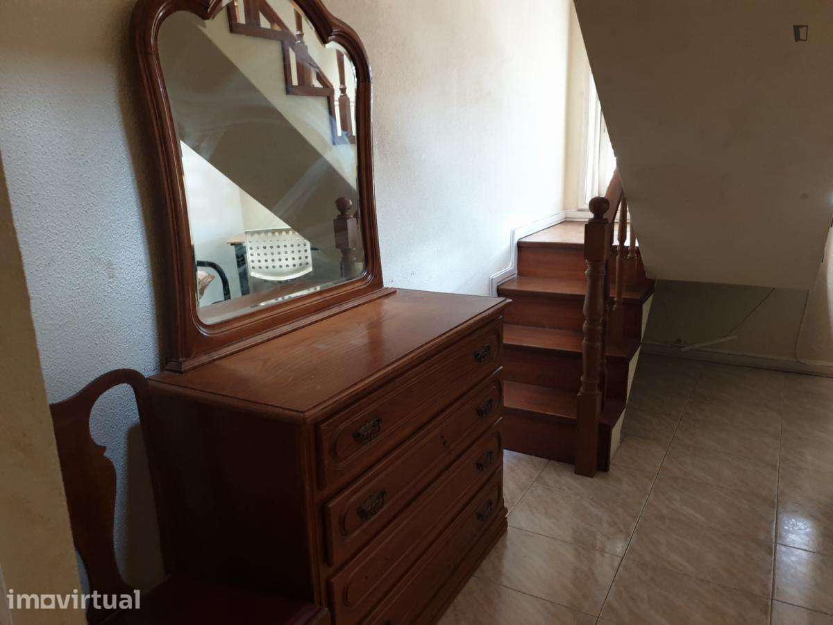 Quarto - localizado em Paranhos Porto - Grande imagem: 2/30