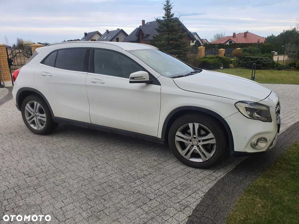 Mercedes-Benz GLA - 2