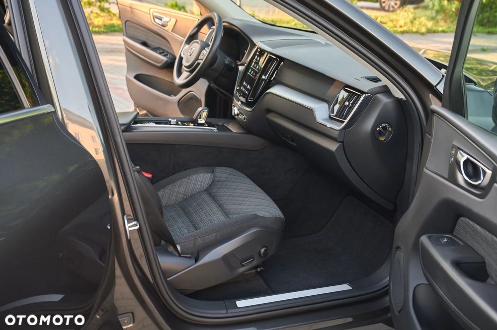 Volvo XC 60 B4 D AWD Momentum Pro - 20