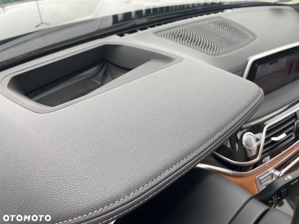 BMW Seria 7 750Li xDrive sport - 23