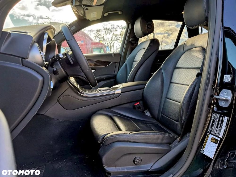 Mercedes-Benz GLC 300 4Matic 9G-TRONIC AMG Line - 6